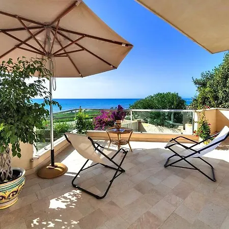 Cala Cuticchi, Sea Front, Wi-fi, Parking Holiday home *